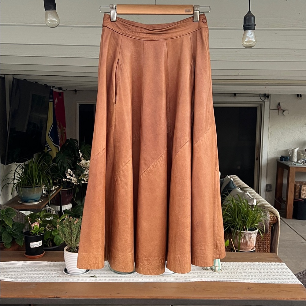 Gorgeous Vintage La Pelle Italian flowy leather skirt